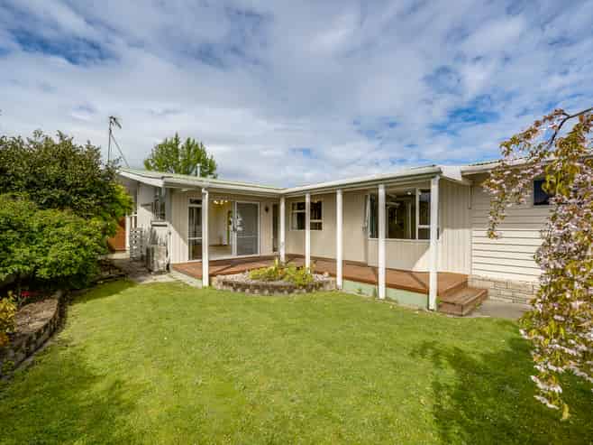 5 Clarence Cox Crescent, Pirimai