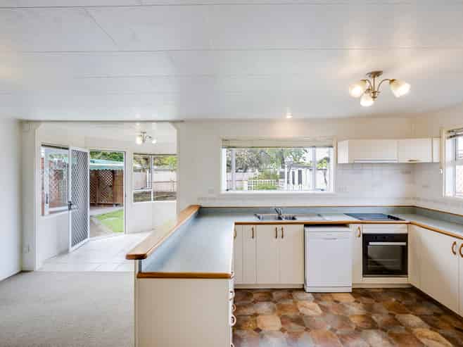 5 Clarence Cox Crescent, Pirimai