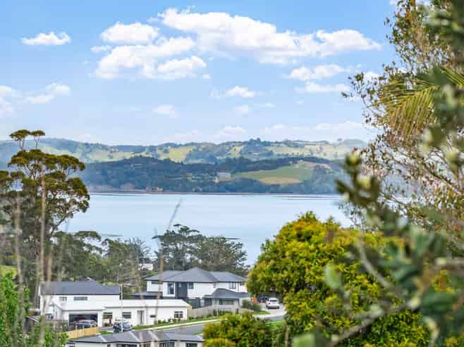 2 Brigitte View, Snells Beach
