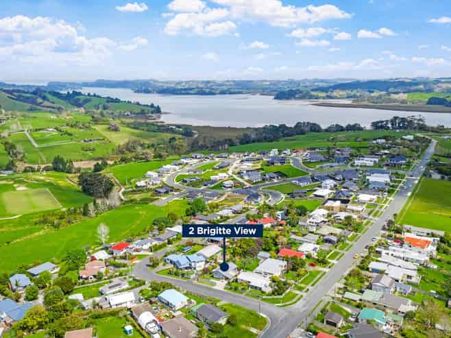 2 Brigitte View, Snells Beach