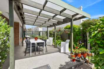 16 The Grove, Red Beach