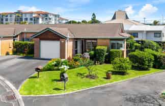 16 The Grove, Red Beach