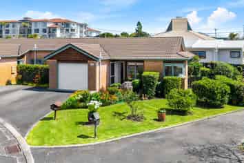 16 The Grove, Red Beach