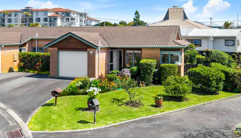 16 The Grove, Red Beach
