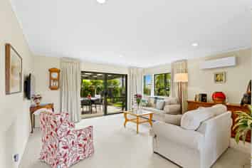 16 The Grove, Red Beach
