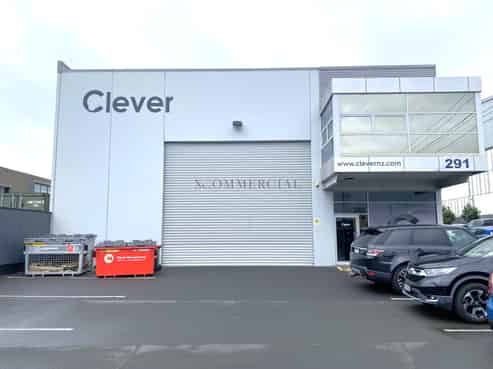 High Stud Warehouse + Showroom on Neilson