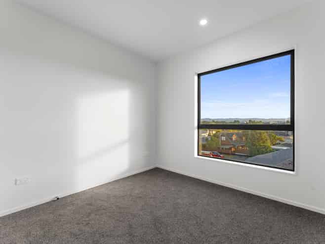 6/4 Toru Street, Te Atatu Peninsula