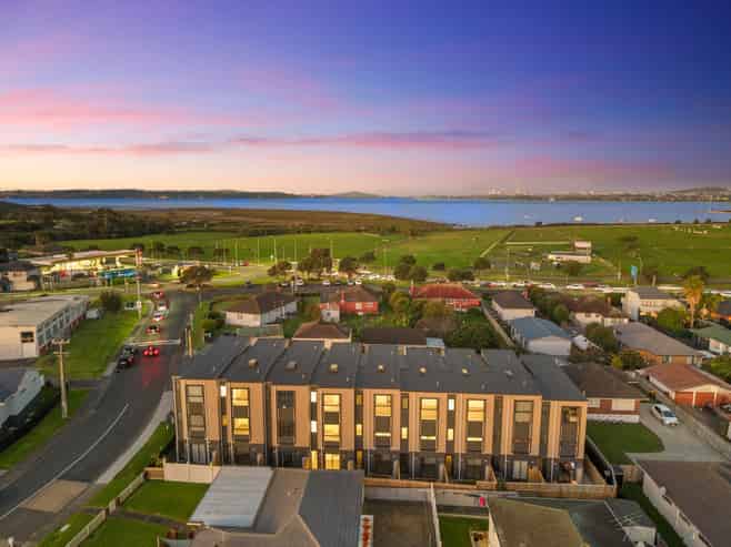 6/4 Toru Street, Te Atatu Peninsula