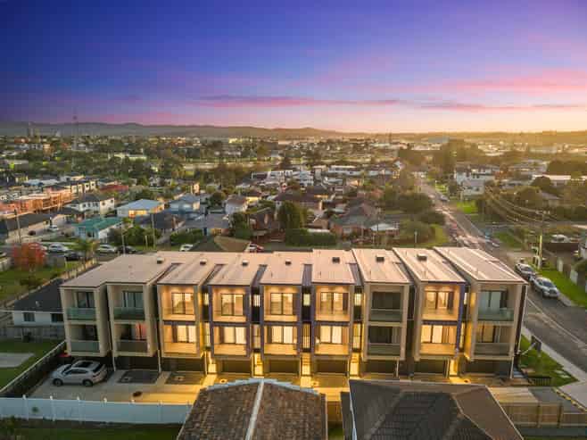6/4 Toru Street, Te Atatu Peninsula