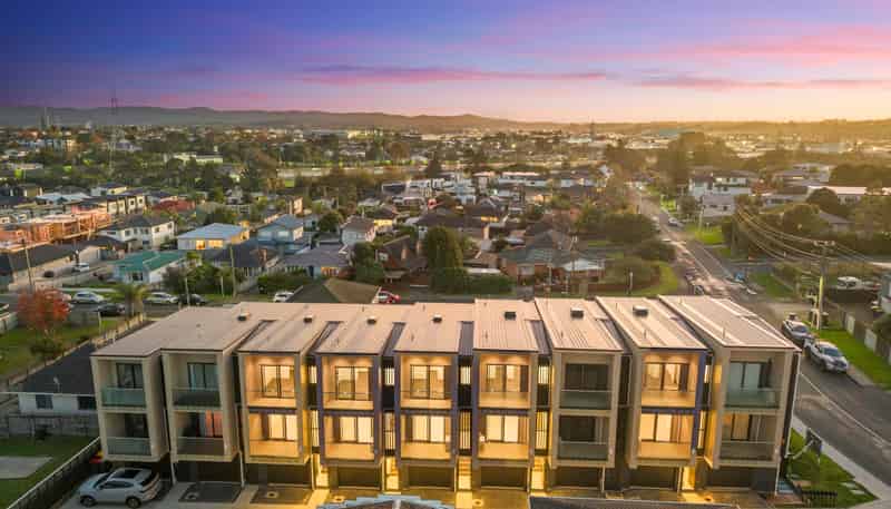 6/4 Toru Street, Te Atatu Peninsula