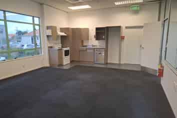 NEW LYNN RETAIL/OFFICE 