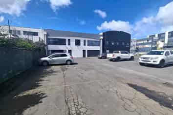 NEW LYNN RETAIL/OFFICE 