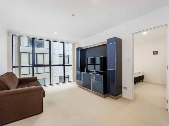 B401/176 Broadway, Newmarket