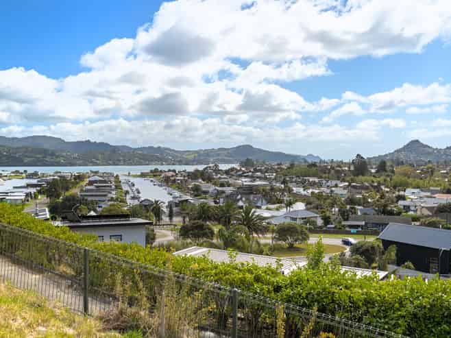 14 Panorama Parade, Pauanui