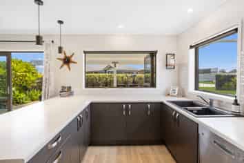 139 Rangiora Crescent, Matarangi