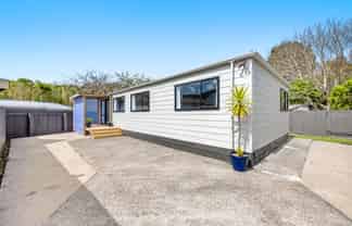 16A Watkins Grove, Taita
