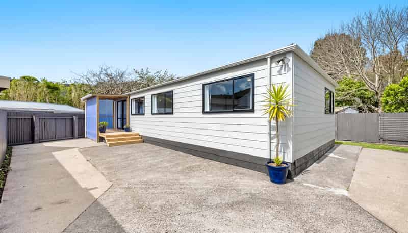 16A Watkins Grove, Taita