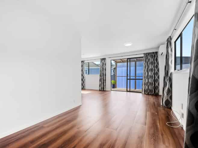 16A Watkins Grove, Taita