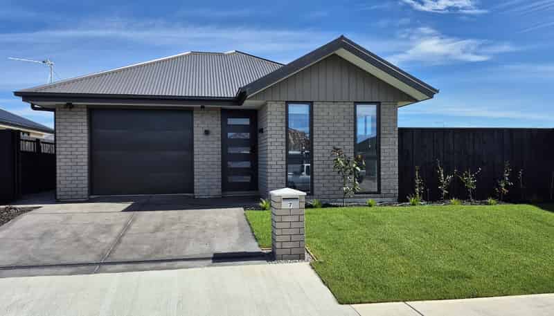 7 Weaver Street, Ravenswood
