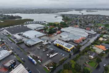 Large Takanini Industrial Facility | 2,915 m2