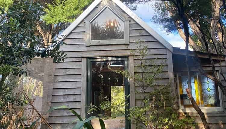 Kauri Cabi Lone Kauri Road, Karekare