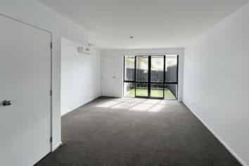 3/3 Fairdale Place, Birkdale