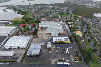 Large Takanini Industrial Complex | 6,413 m2