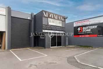 Act Fast - Road Front in Howick!