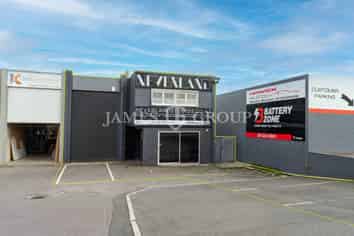 Act Fast - Road Front in Howick!