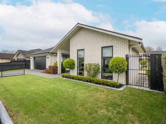 3 Roy Hilton Drive, Flagstaff