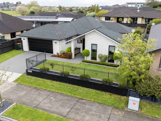 3 Roy Hilton Drive, Flagstaff