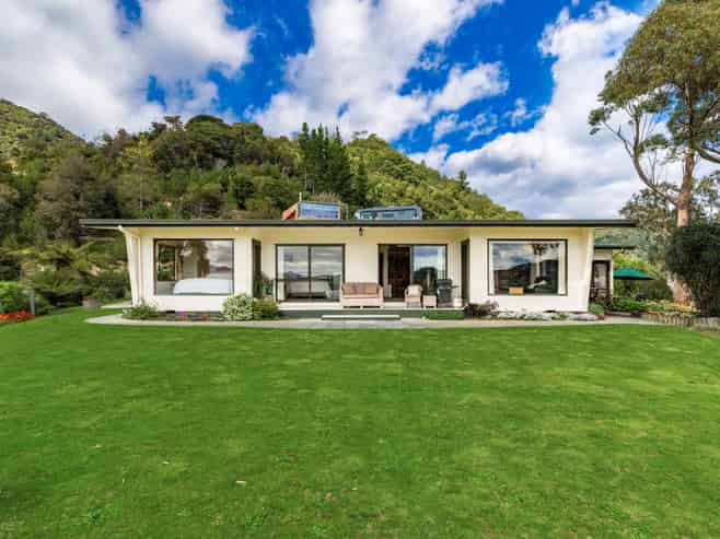 8 Broadway, Picton