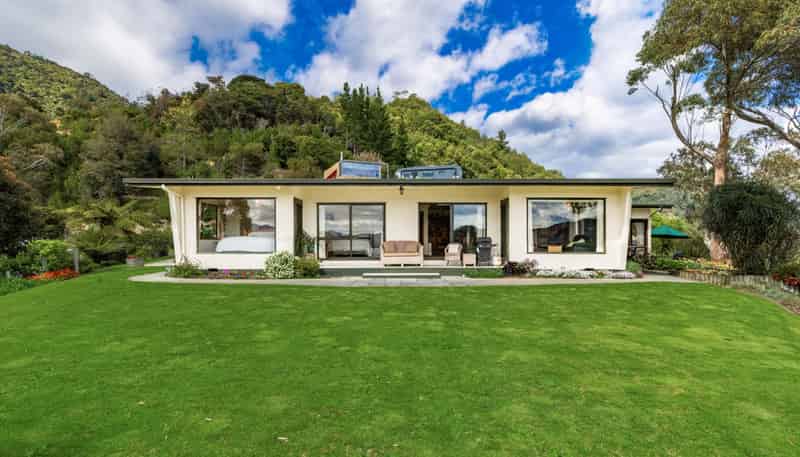 8 Broadway, Picton