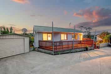 36 Brian Crescent, Stanmore Bay