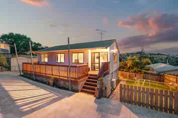 36 Brian Crescent, Stanmore Bay