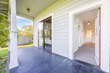 5 Allens Lane, Clive