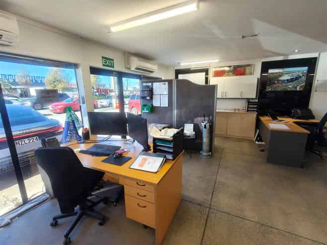 Prime Industrial Unit in Sought-After Te Rapa Location