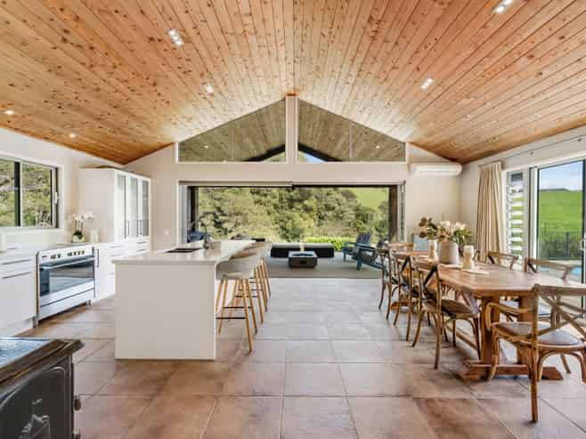 167 Holdens Road, Clevedon