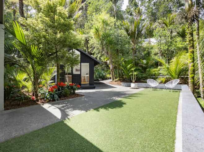 15 Valley View Road, Titirangi