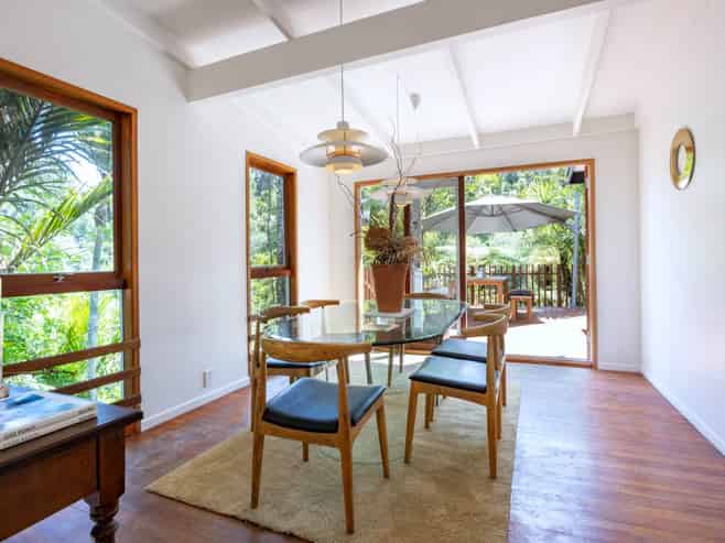 15 Valley View Road, Titirangi