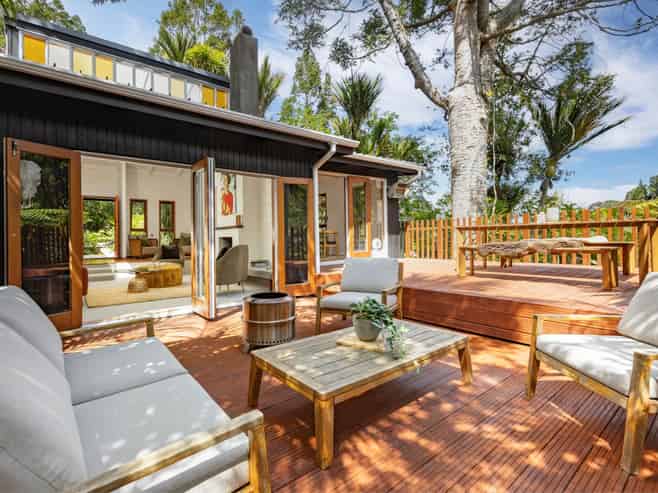 15 Valley View Road, Titirangi