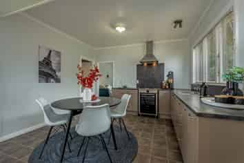 1014 Tremaine Avenue , Roslyn