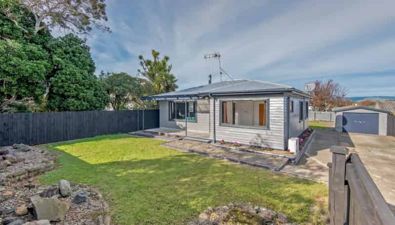 1014 Tremaine Avenue , Roslyn