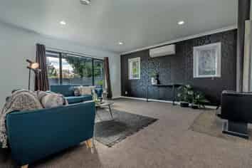 1014 Tremaine Avenue , Roslyn