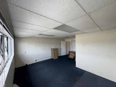 Tidy central Manakau warehouse