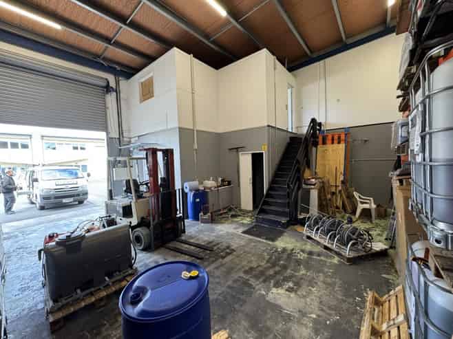 Tidy central Manakau warehouse