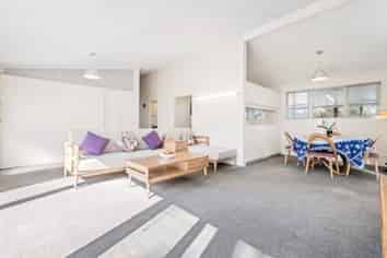 2/187 Bucklands Beach Road, Bucklands Beach