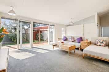 2/187 Bucklands Beach Road, Bucklands Beach