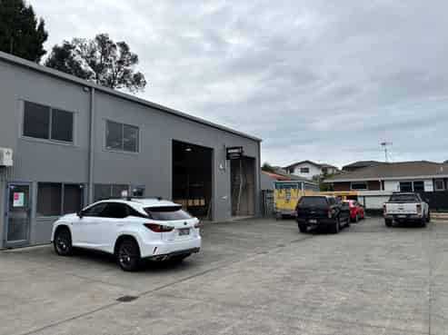 Exceptionally clean and tidy industrial unit