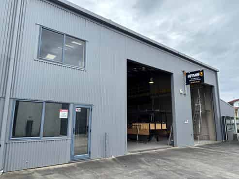 Exceptionally clean and tidy industrial unit
